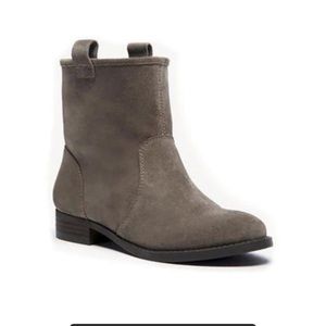 NWOT Sole Society Natasha Pull on boot dark grey